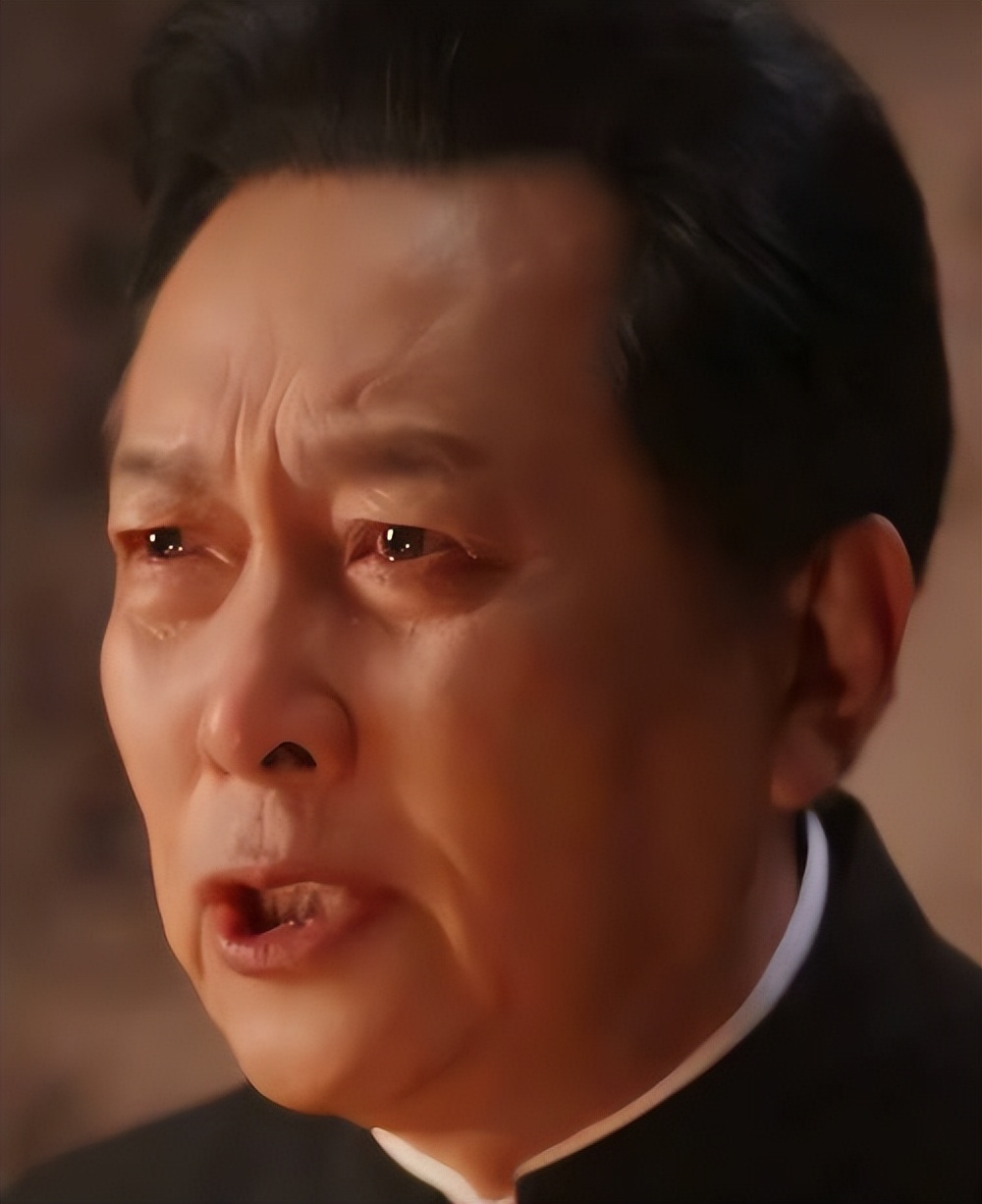 没想到,73岁唐国强受邀观礼阅兵刚一个月,竟再令所有人刮目相看