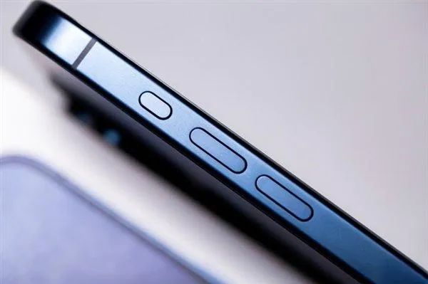 玻璃背板沒了？iPhone 17 Pro 這次是“金屬到位”