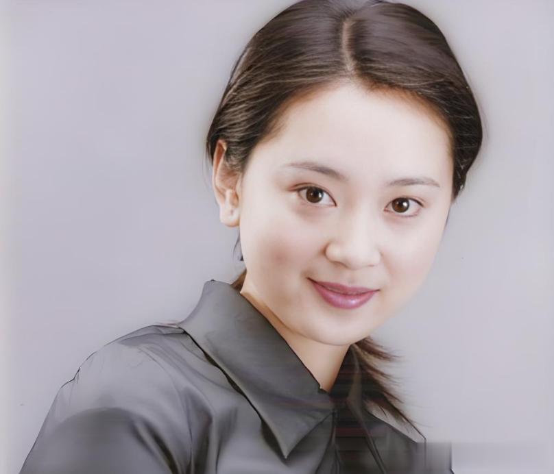 她是最干净的女演员，与小4岁丈夫结婚18年零绯闻，对婆婆像亲妈