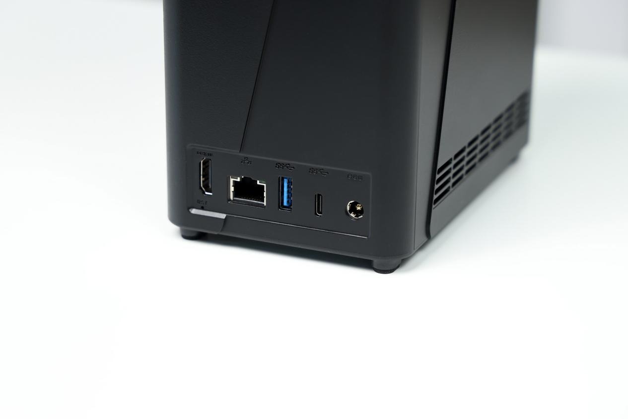 極空間AI NAS Z2Ultra評測，不只是存儲更是懂你的記憶管家