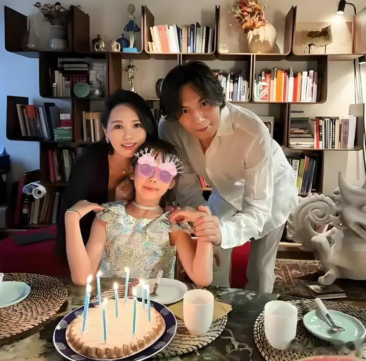 14年恋爱,9年婚姻,41岁离婚带娃,47岁再嫁,如今她被宠成公主