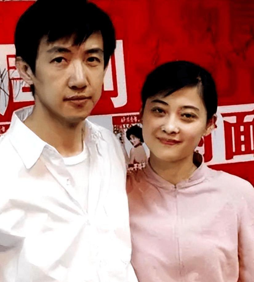 李小冉为他流产2次,梅婷养他6年,今娶小15岁娇妻,鄢颇凭什么?