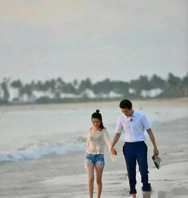 李沁大腿看起来有点粗，可她体重不超92斤，这身材和腿型不太匹配