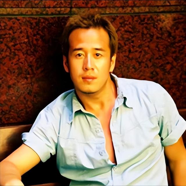 杨坤小20多岁女友太漂亮，曾说不想结婚，只因初恋太难忘