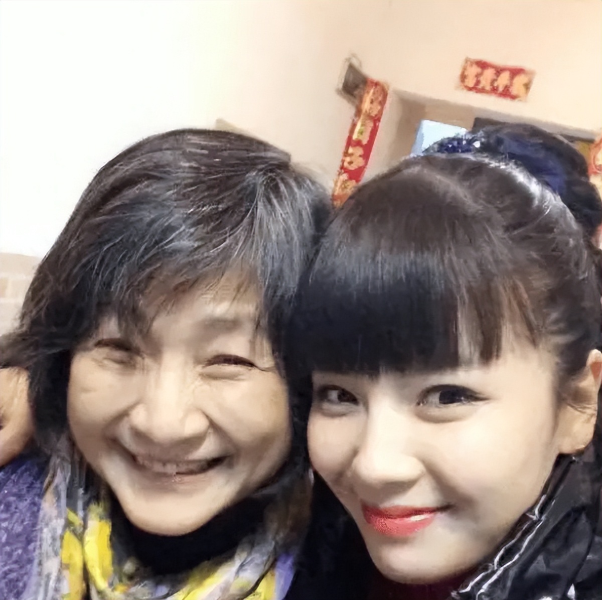 许亚军不参加前妻追悼式，评论区遭沦陷，3位明星被点名表扬