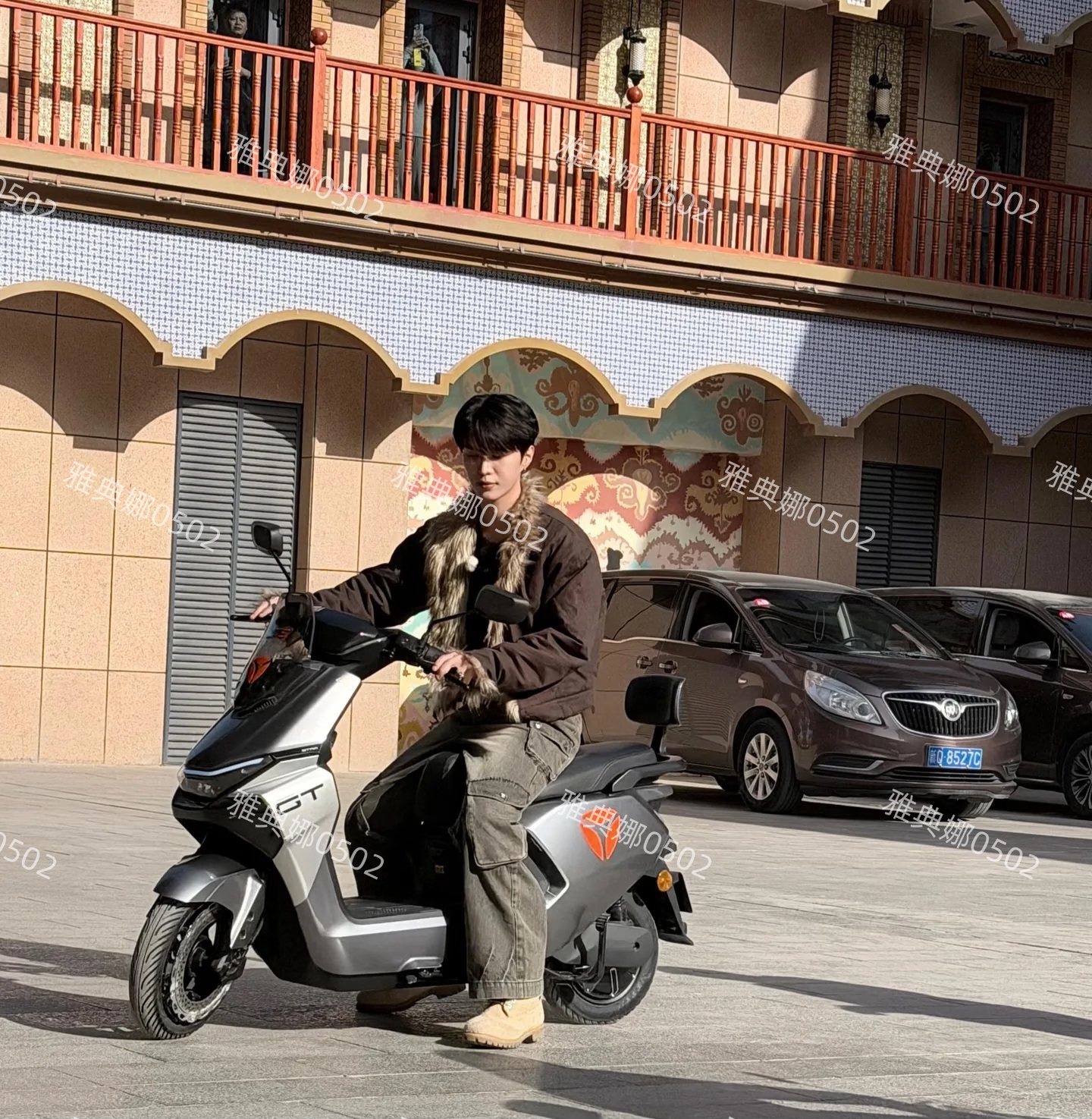 喀什古城偶遇跑男录综艺，白鹿好美，范丞丞和李晨互动居然不尴尬