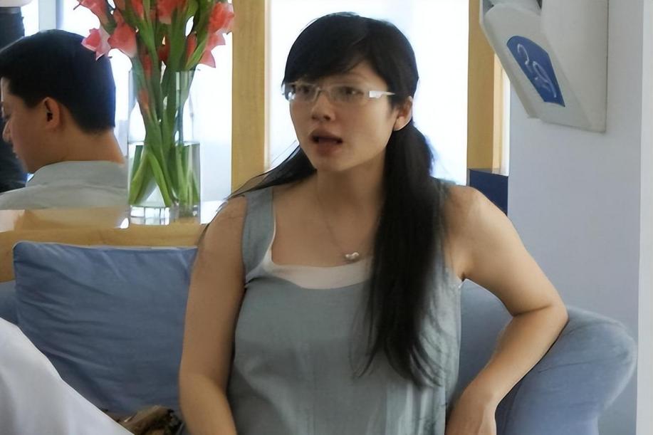 吉雪萍现状：低调定居上海，和富豪老公很甜蜜，3个儿子都随爸爸