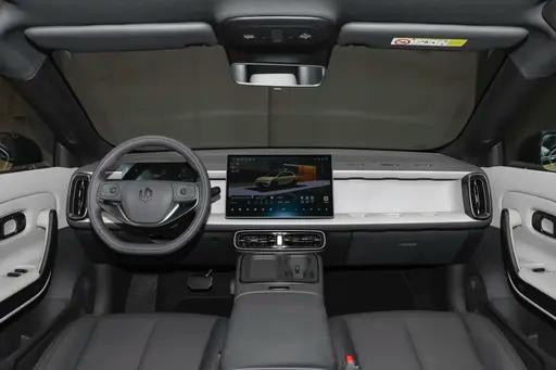 10万级小钢炮实锤！零跑Lafa5：后驱+6.4秒破百，配置香到离谱