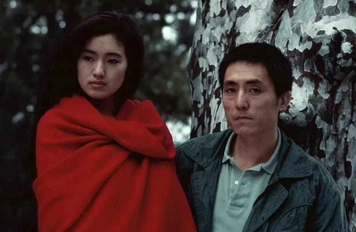 张艺谋和巩俐合影,张艺谋和陈婷合影,生理性喜欢显而易见