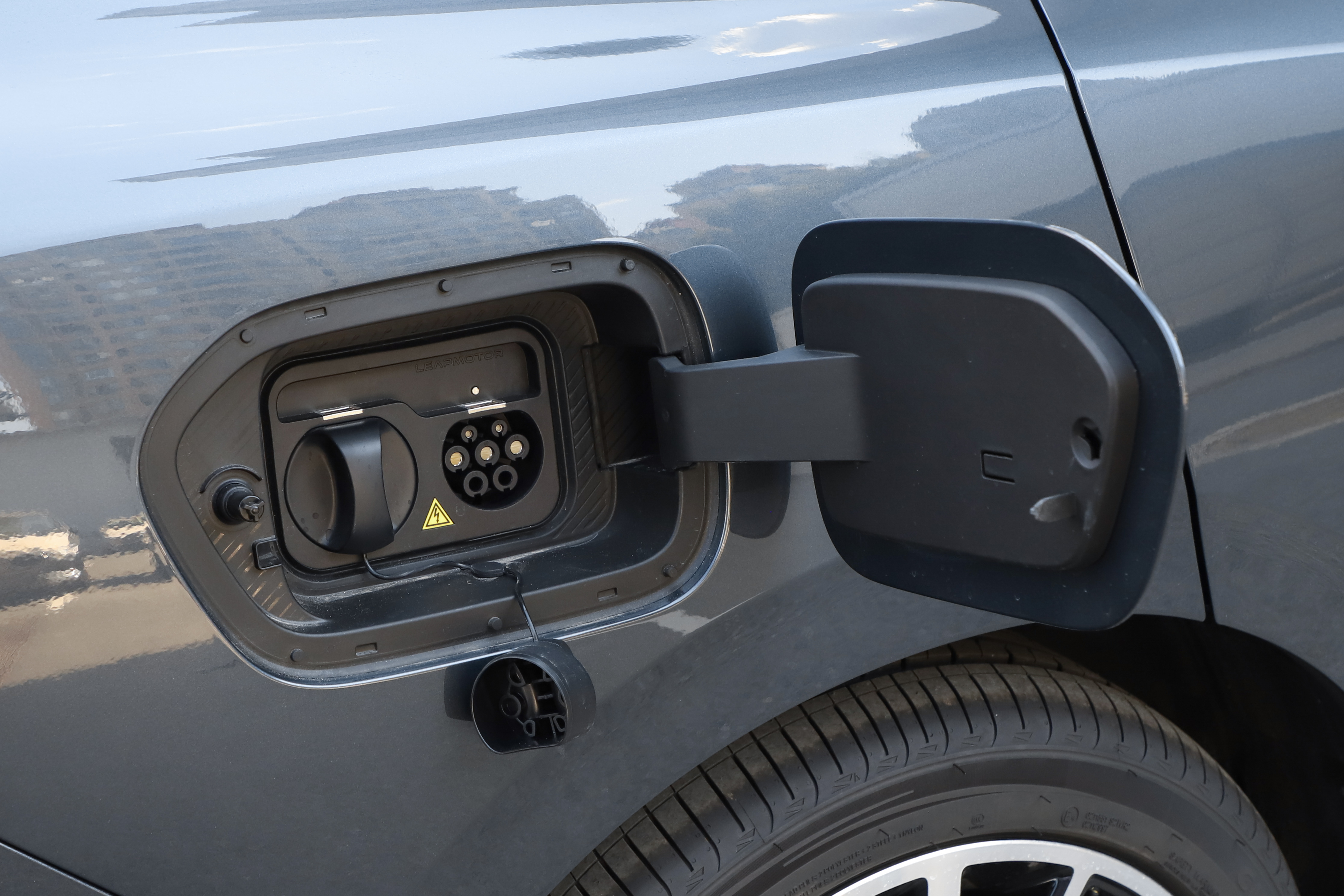 纯电轿车的\六边形战士\！650km续航+激光雷达，还不到12万