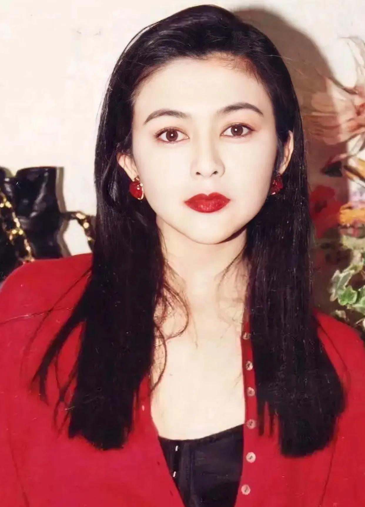 关晓彤cos的“十三姨”不比关之琳差，好美，像从漫画中走出来的