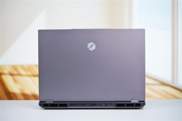 銳龍9 9955HX3D加持的最強水冷游戲本！機械革命蒼龍16 Ultra評測