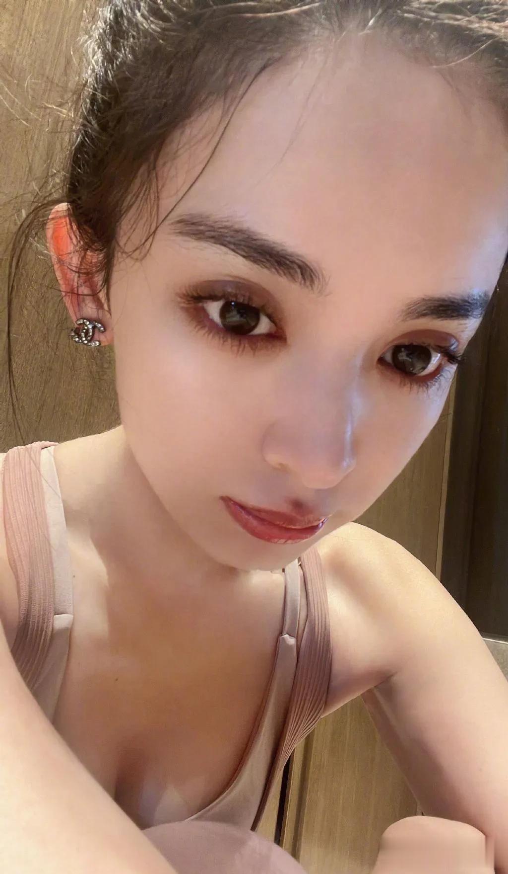 古力娜扎的瑜伽裤火了:这哪是健身装,明明是“身材放大镜”!