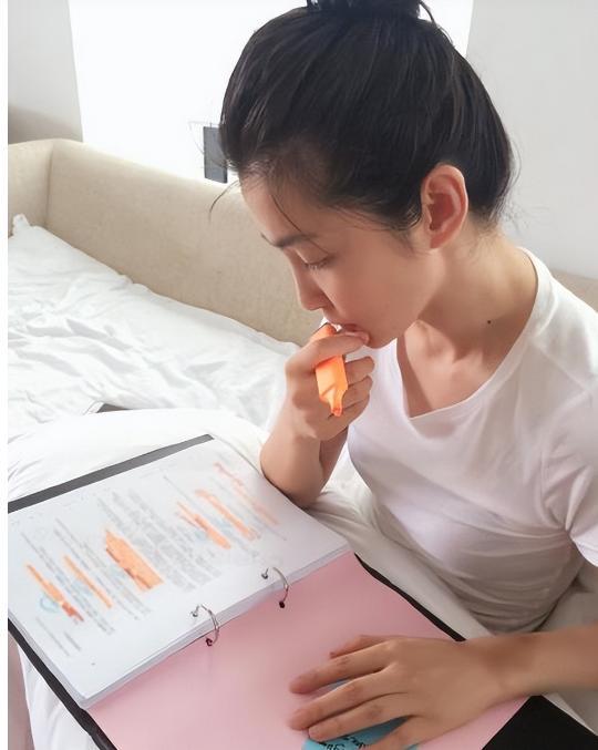 只谈恋爱不结婚，52岁5段感情无儿无女的她，直言外甥就是她的命