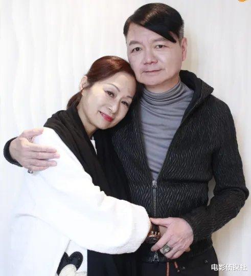 港星艾威妻子陈美玲病逝,为救妻花光全部积蓄,仍资助28名贫困儿童