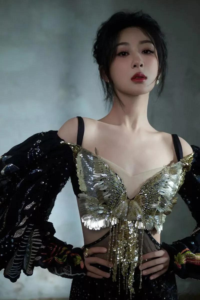 杨紫真的已经瘦到天赋上限了，现在真的好瘦，减到这程度真的牛了