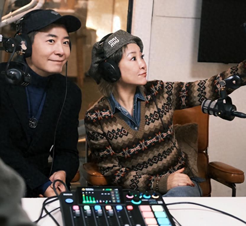 戴军不再隐瞒,坦言和李静的真实关系,两人的绯闻早就真相大白