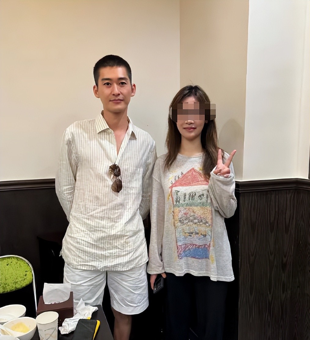 41岁张翰剪寸头被偶遇！网友惊呼：霸总终于不油了？