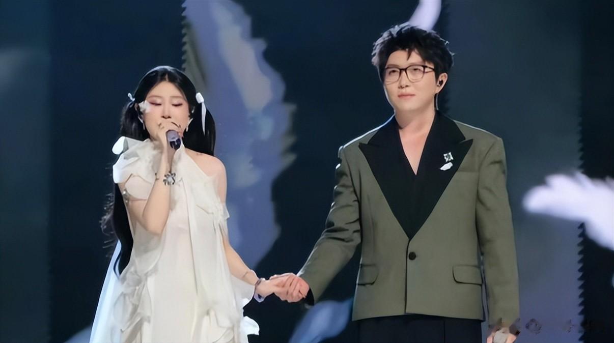 徐帆回应离婚传闻五个月，冯小刚近况曝光，狐狸尾巴终于藏不住了