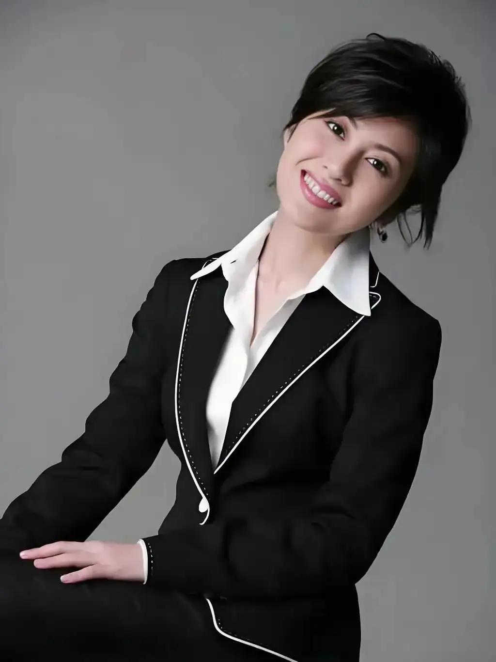 知性从容，智美并存——主播周瑛锋的独特风采！