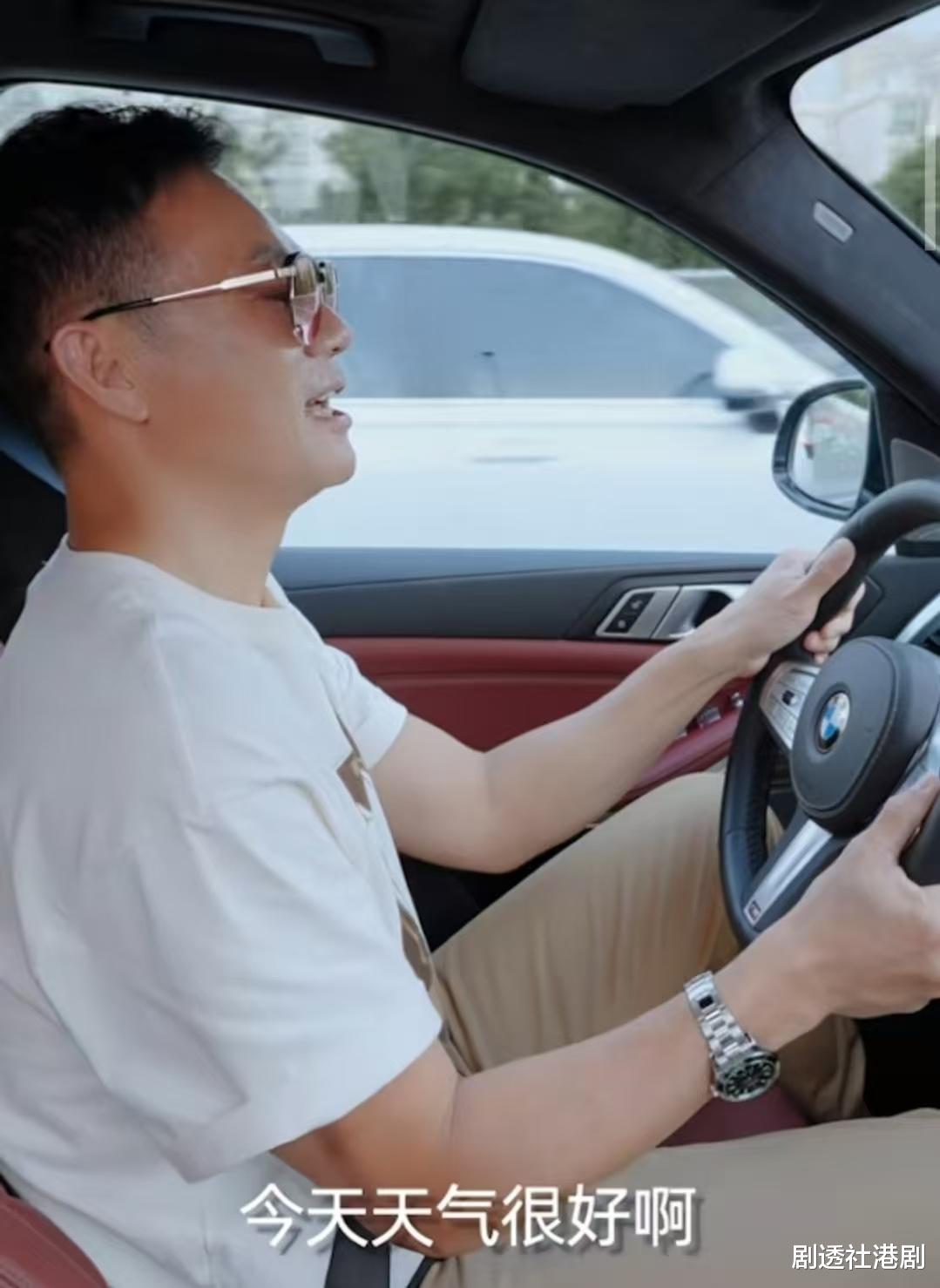 潇洒！港知名男星开百万敞篷兜风，却因一口罩被指缺乏卫生常识