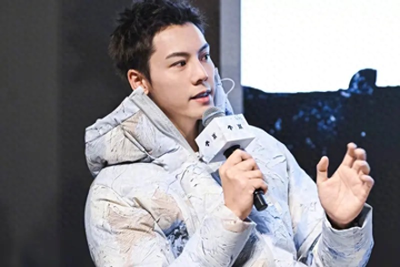 陈伟霆儿子名字被说溜嘴！王安宇尴尬道歉 他1反应被赞：EQ超高