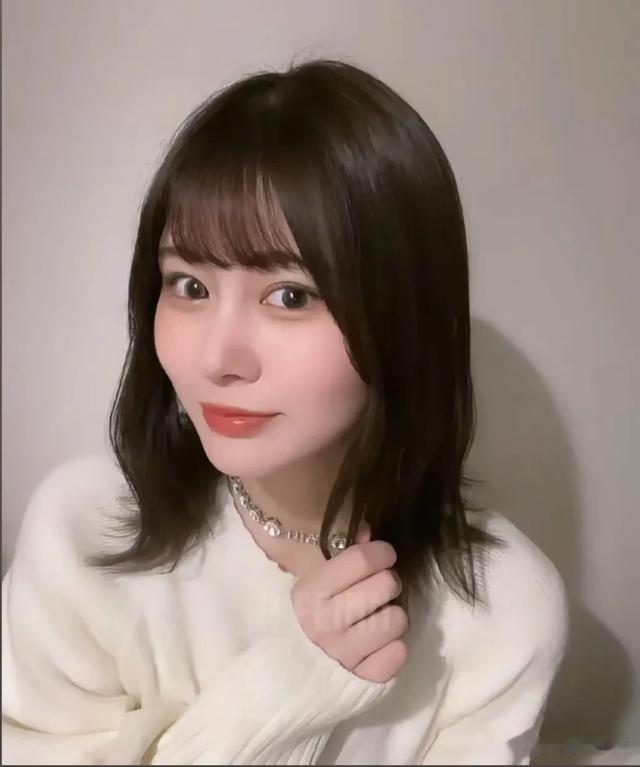 北川明沙,日本元气女星,九头身大量吸粉,水手装最可爱