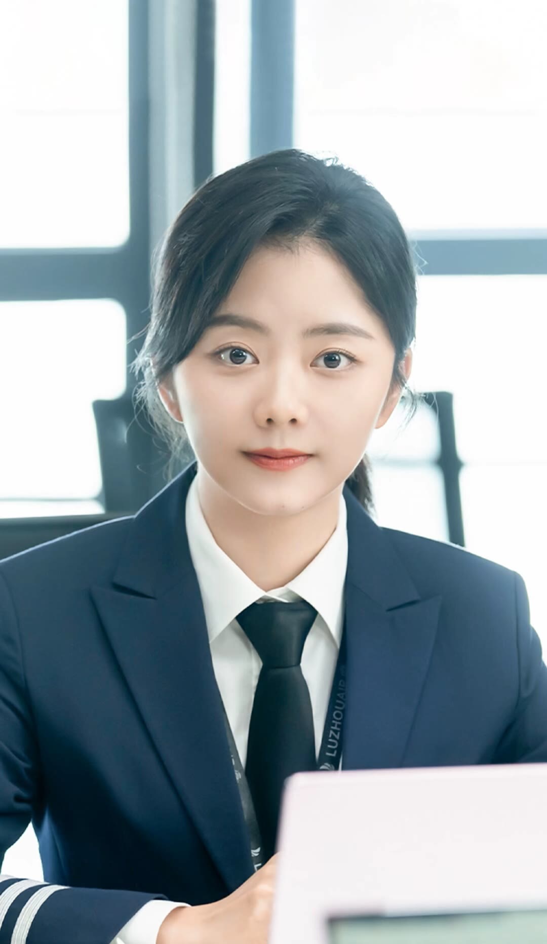 谭松韵私服被拍！34岁穿成18岁少女，这状态是吃了防腐剂