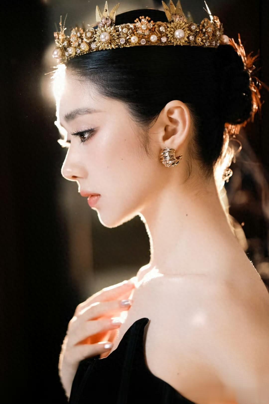 王影璐戴皇冠那模样,真的太惊艳了