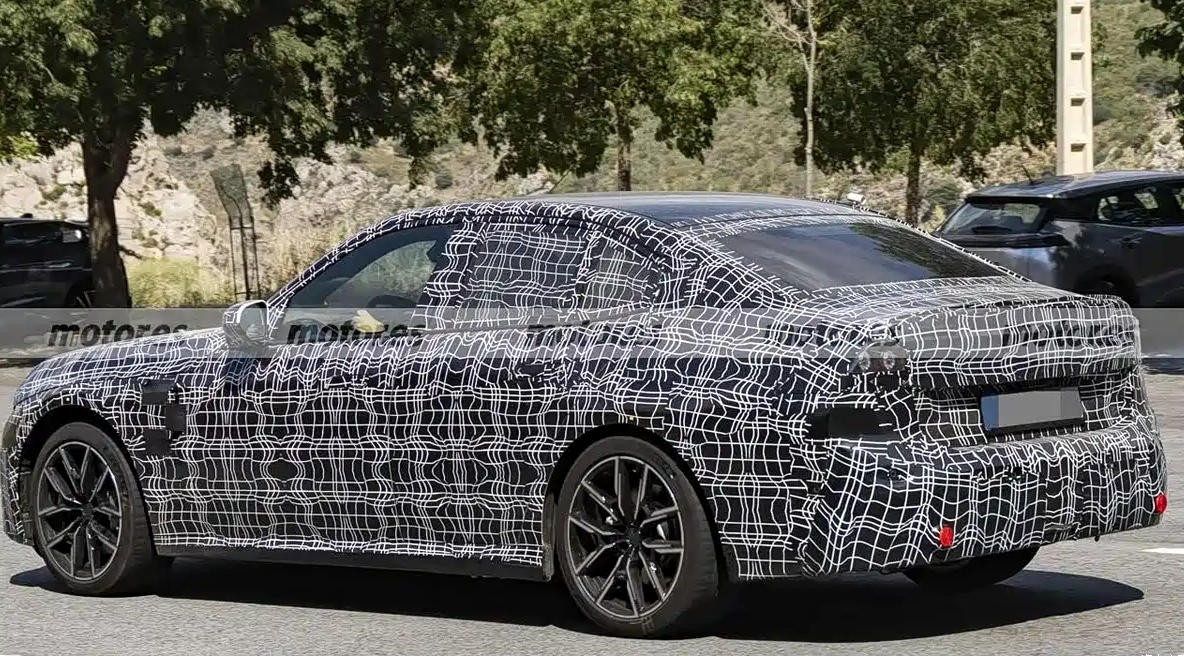 全新宝马3系再曝渲染图!前后变化很大,又是耐看型?