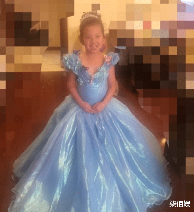 牛莉夫妇日本逛街被偶遇,大8岁富豪老公露面,一身名牌很显年轻