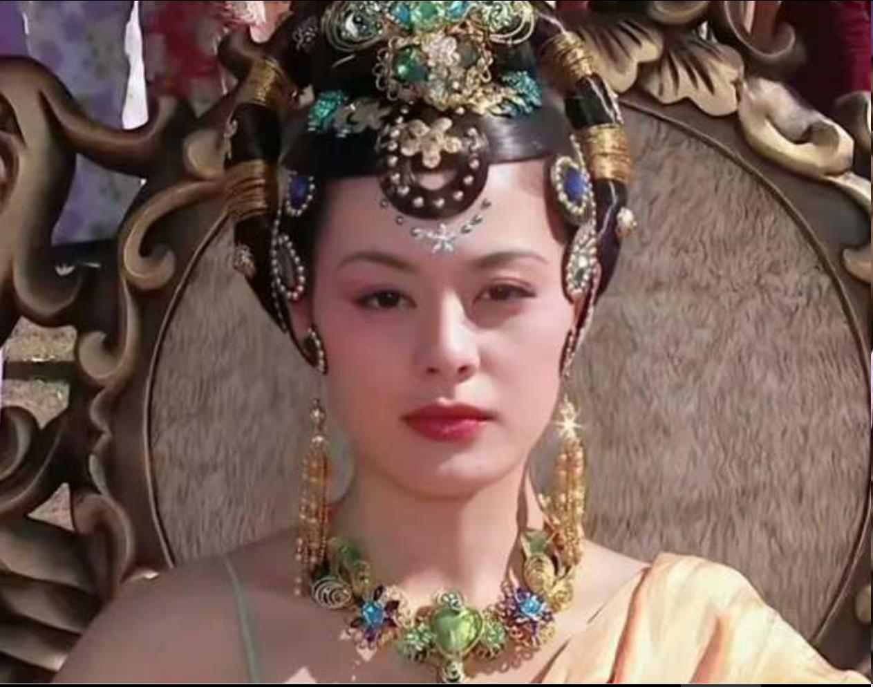 她是胡歌深爱、刘烨难忘的女人,受央视力捧多年,至今都没能走红