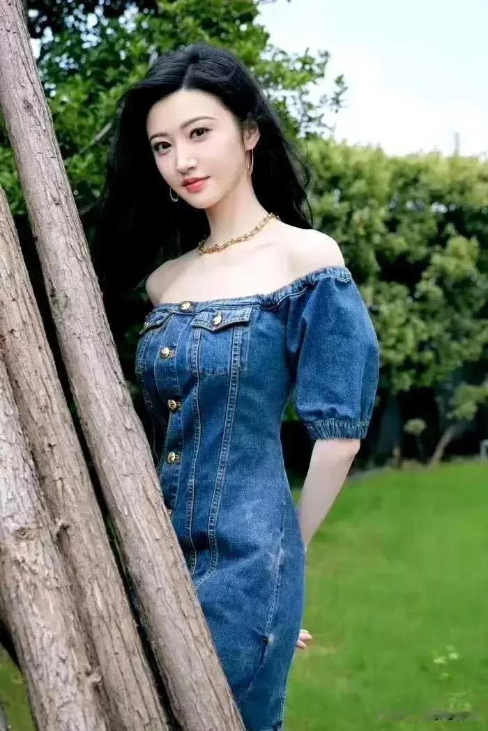 景甜，甜美值爆表的美丽女神。张继科糊涂啊