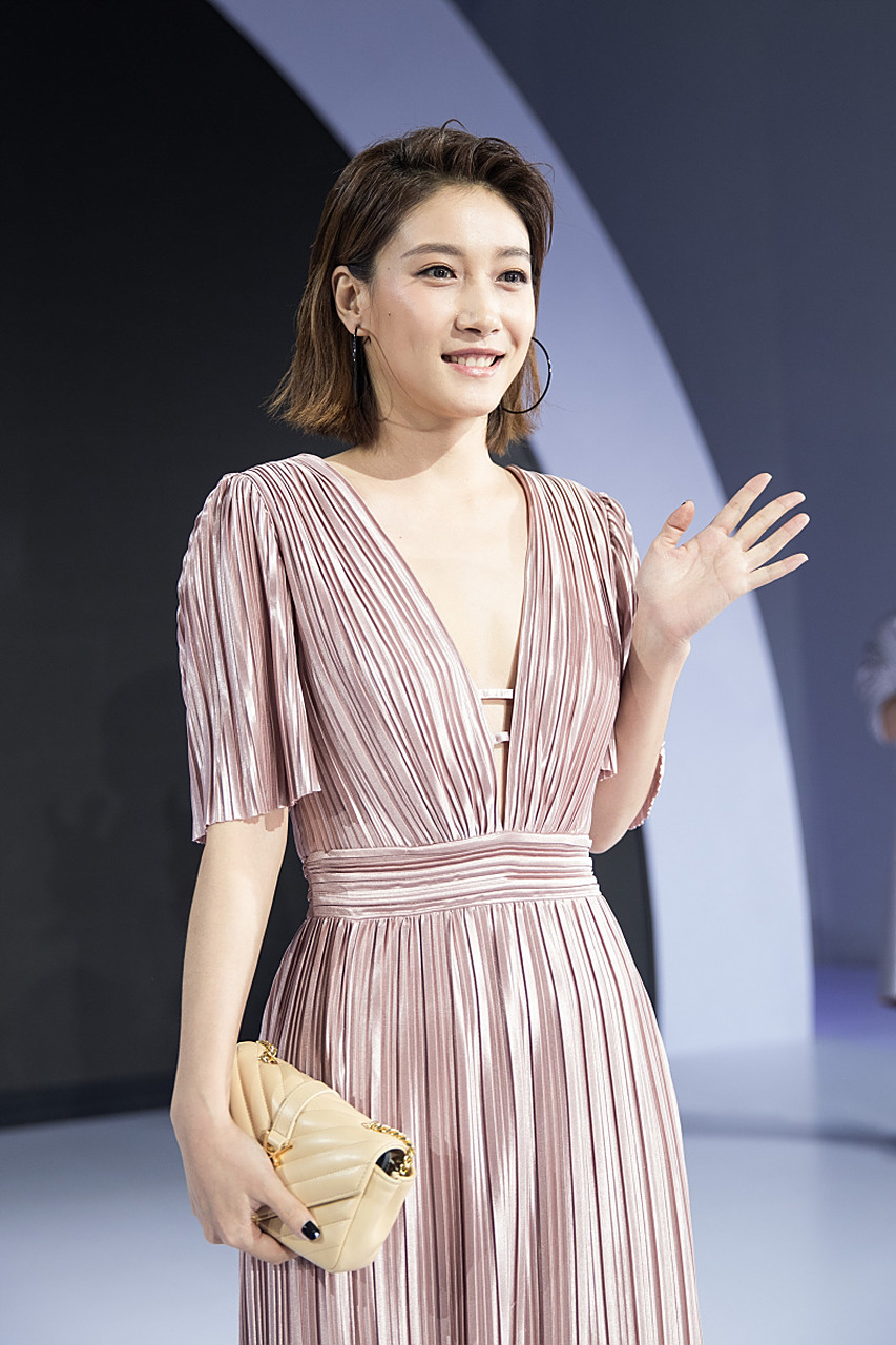 啜妮，一位在娱乐圈中备受瞩目的魅力女星