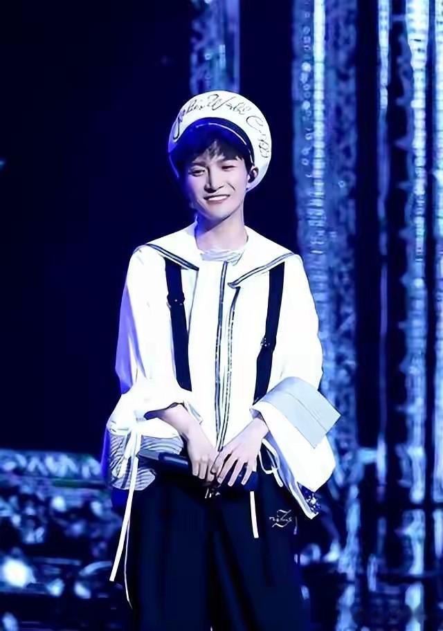 北京这夜，孙俪的行为戳穿了周深在乐坛的地位，那英没一句话白说