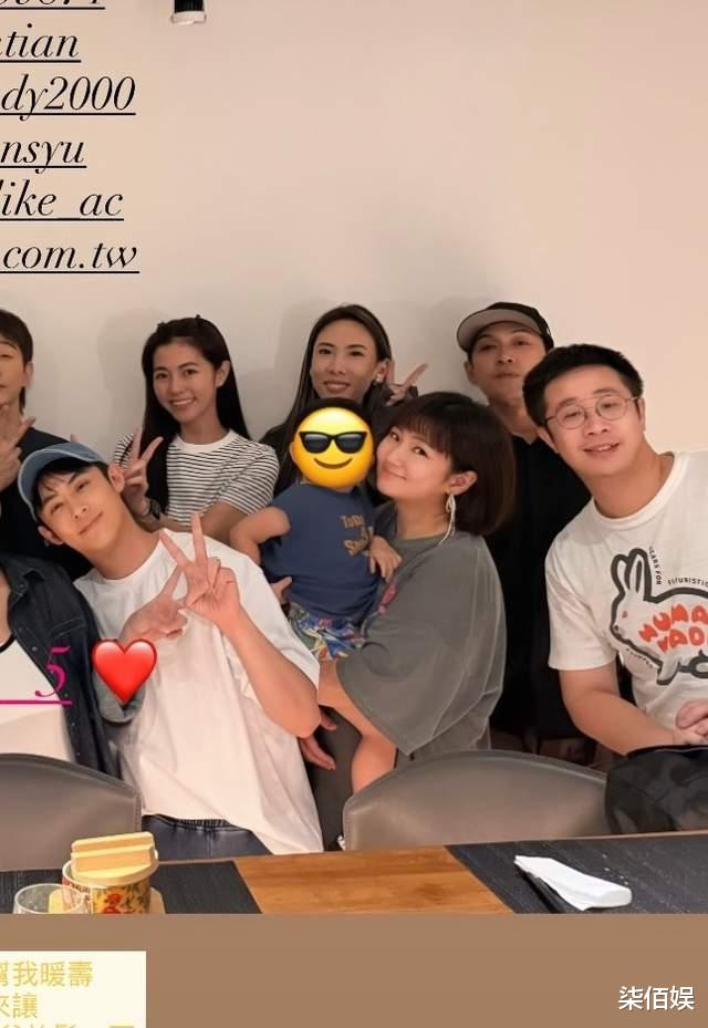 任家萱为友人庆生，抱着儿子腹部好凸似怀二胎，男友露面变好看了