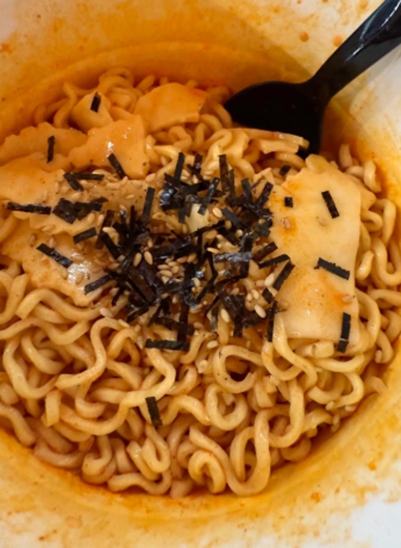 沙溢14岁儿子晒英国留学生活，住单人宿舍吃火鸡面，春节没有放假