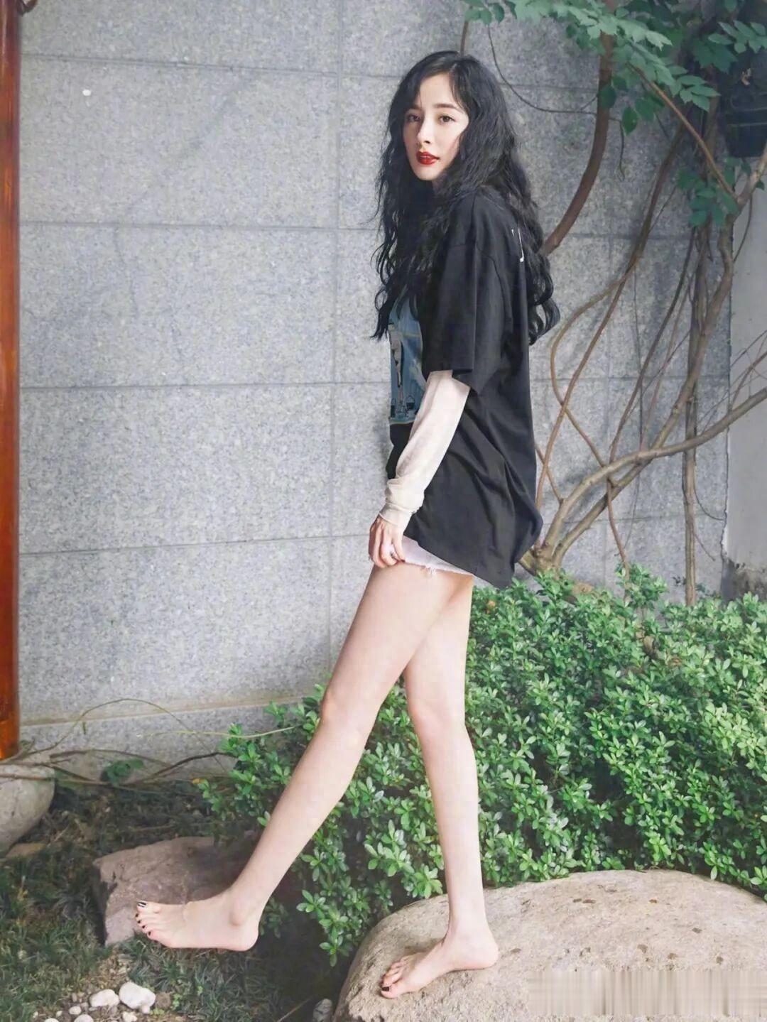 杨幂，舒服又亮眼