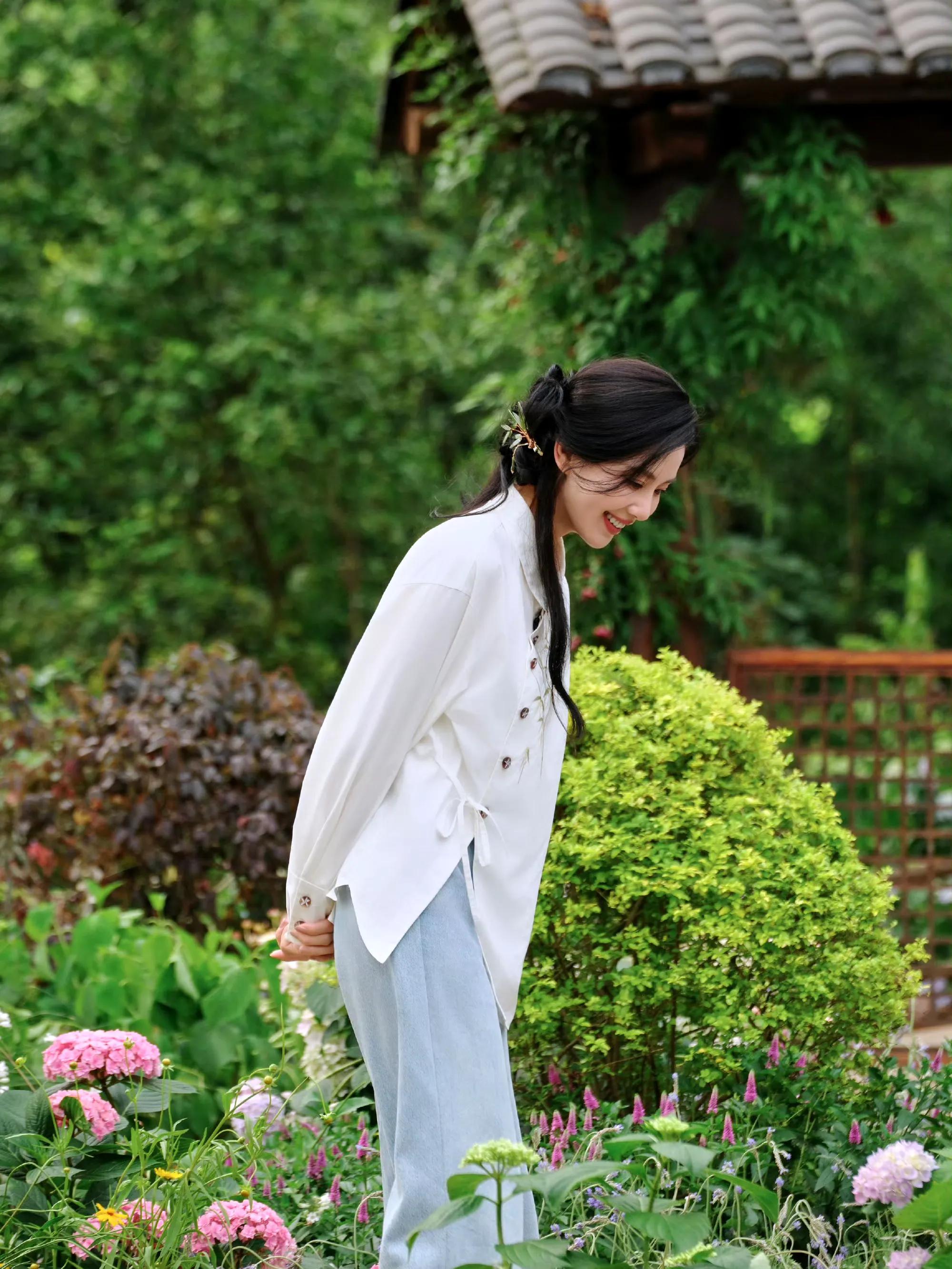 刘诗诗今日营业照,体验生活恬淡宁静