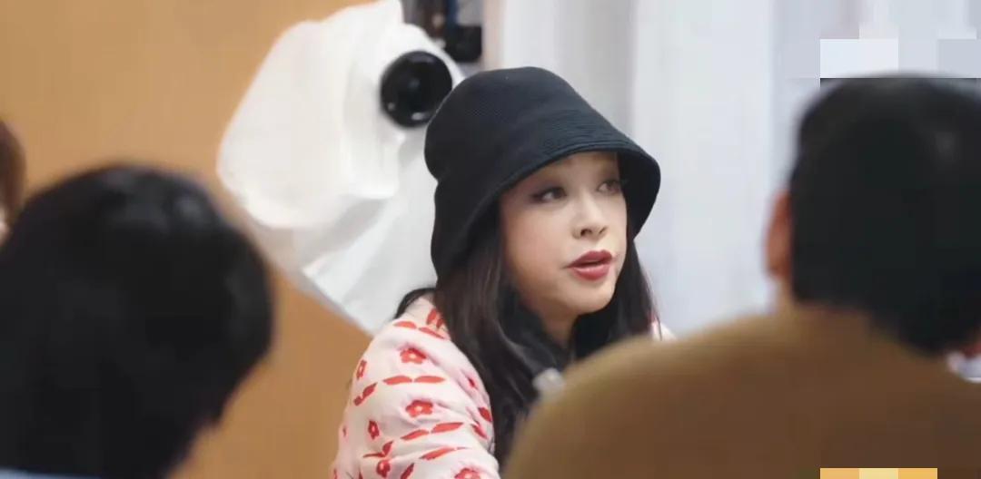 刘晓庆首次正面回应小男友事件:我不怕报警,我不报警是怕毁了他