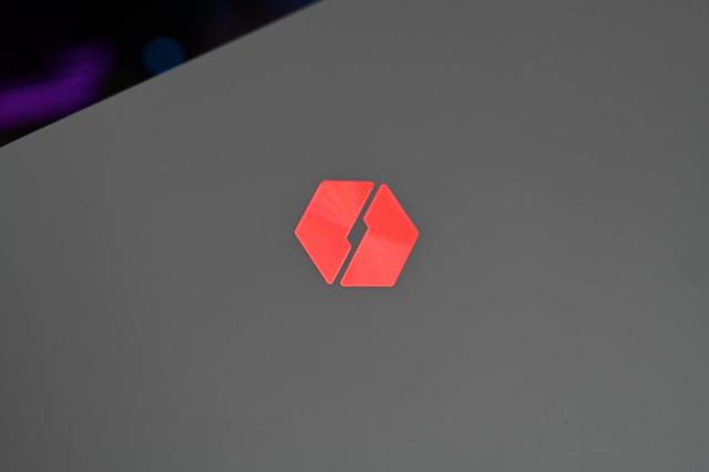 机械革命耀世16Ultra评测：长江存储PC411固态硬盘加持的性能魔兽