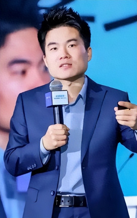 俞敏洪没想到，董宇辉受邀九三阅兵半月多，再因一个举动口碑暴涨