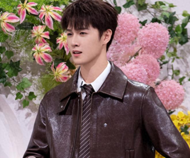 李昀锐刚“火”竟换赛道了?新剧已经开机,搭档当红流量小花