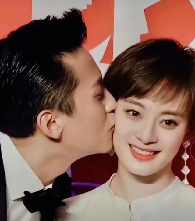 43岁孙俪和46岁章子怡同框，一个脸肿一个瘪嘴，皮相骨相差别明显