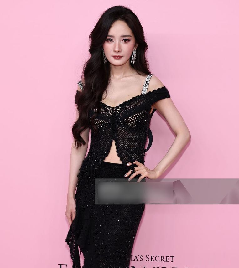 杨幂大秀生图好真实!初老痕迹明显,网友感叹别营销少女感审美了