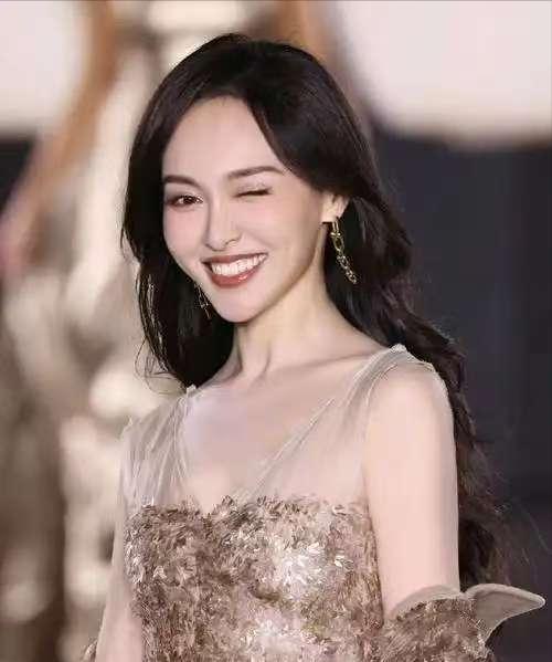 消失2年,一回归就惊艳众人,“江浙沪独女”在唐嫣身上具象化