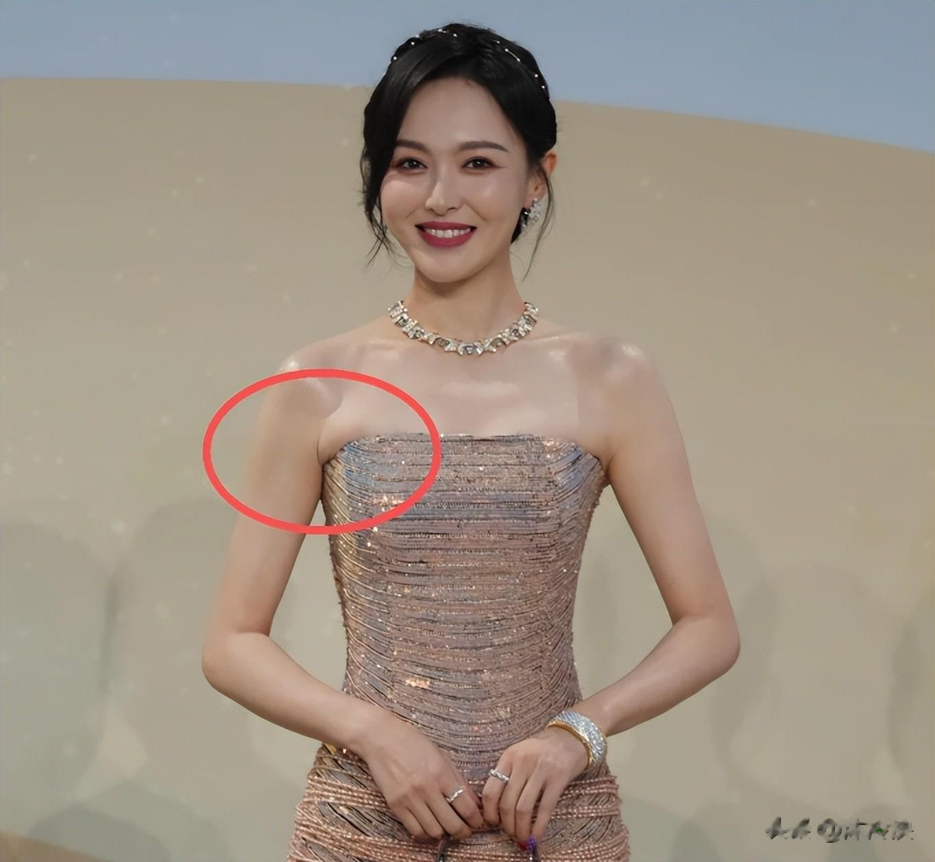 四川这晚成“见光死”现场:谭松韵瘦成排骨,佟丽娅丑到没眼看