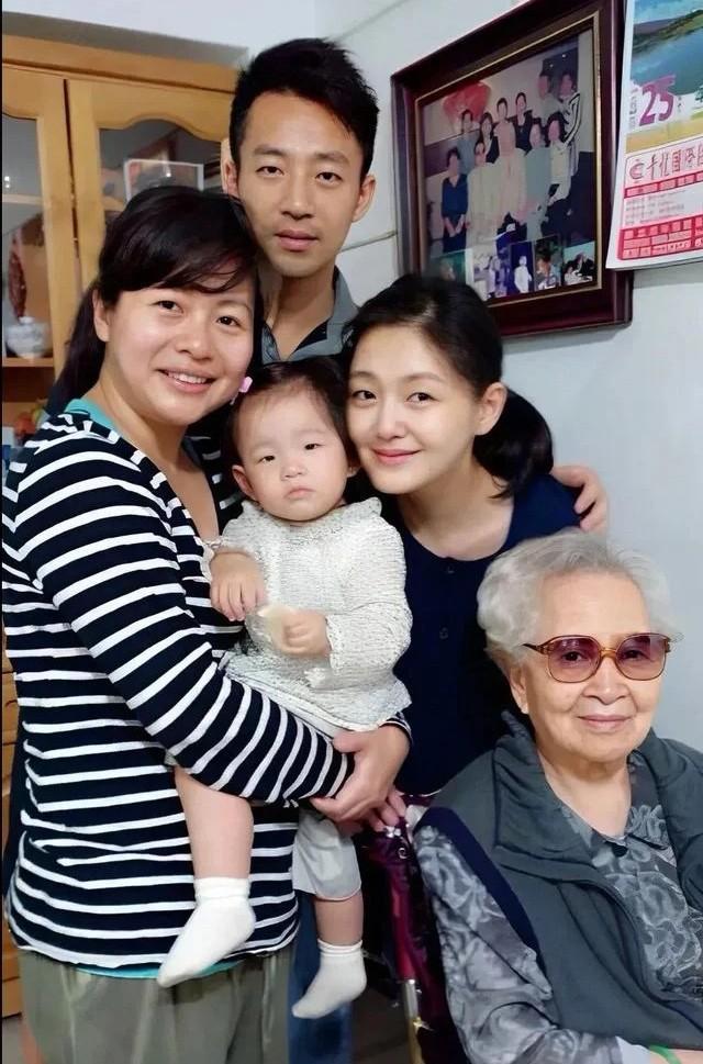 大S的意外去世引爆热议，神秘大姐身份大白于天下