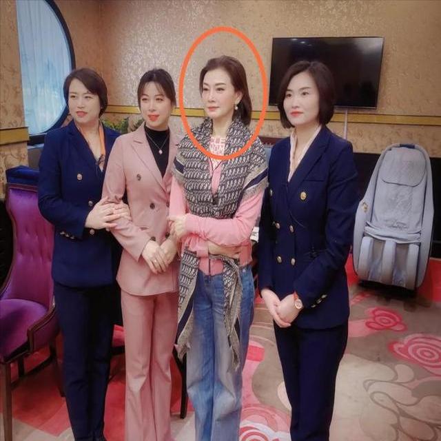 58岁宋祖英近况曝光，住北京豪宅，身材丰腴，皮肤光滑显年轻