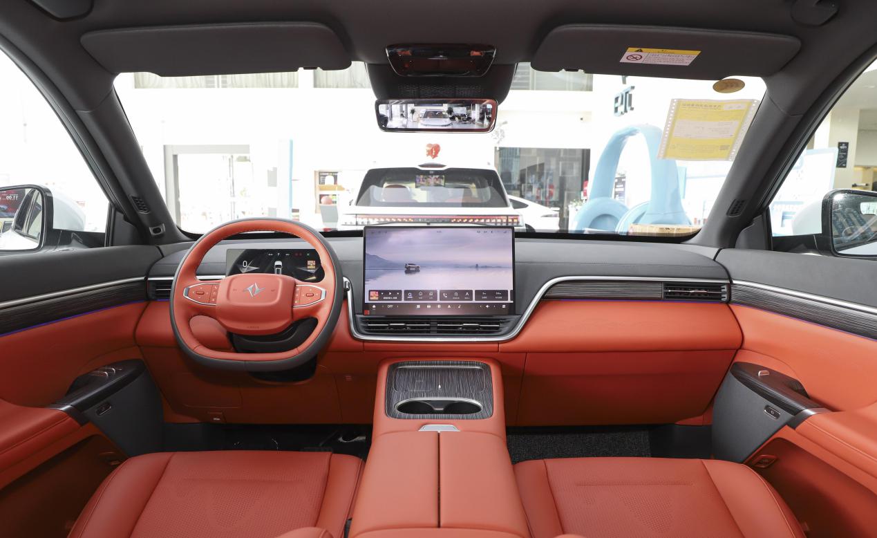 东风又出中大型SUV，刚上市就降3.3万，还送冰箱彩电大沙发，香吗